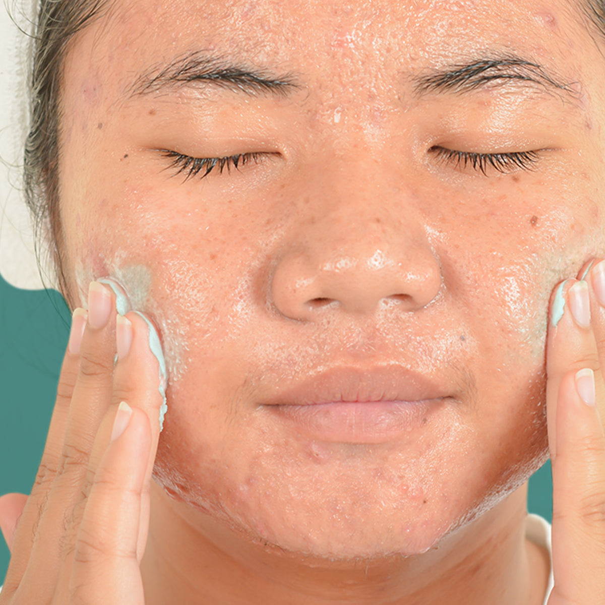 Neutrogena® Oil-Free Acne Stress Control Power-Clear Scrub product image 4