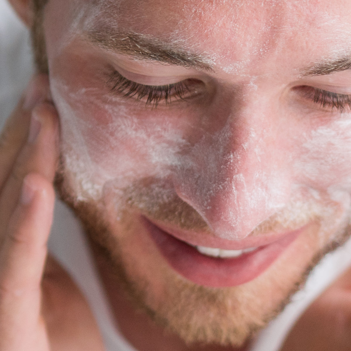 Neutrogena® All-in-1 Acne Control Daily Scrub product image 3