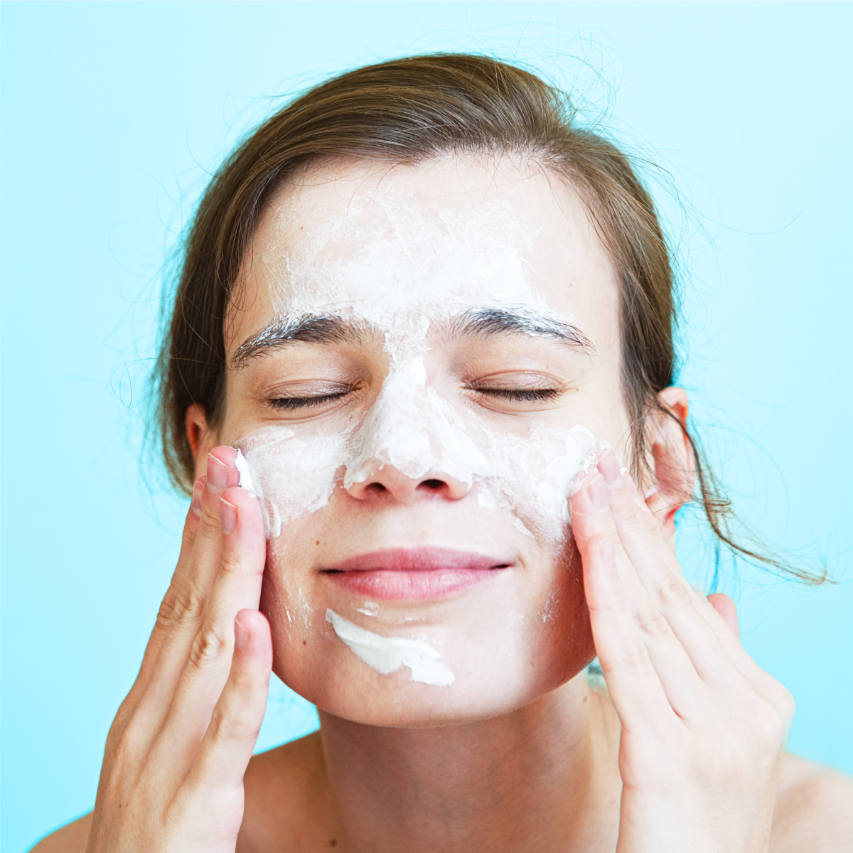 Neutrogena® Oil-Free Acne Wash Daily Scrub product image 3